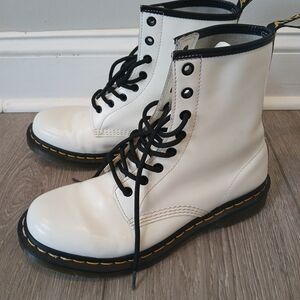 Dr Doc Martens Smooth Glossy White Leather Lace Up Boots Womens 10 Worn Once EUC
